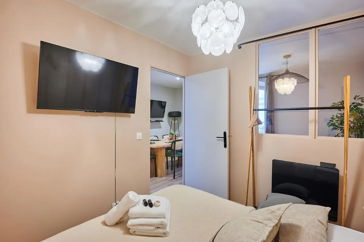 Apartment Centrer Of Paris By Studio Prestige