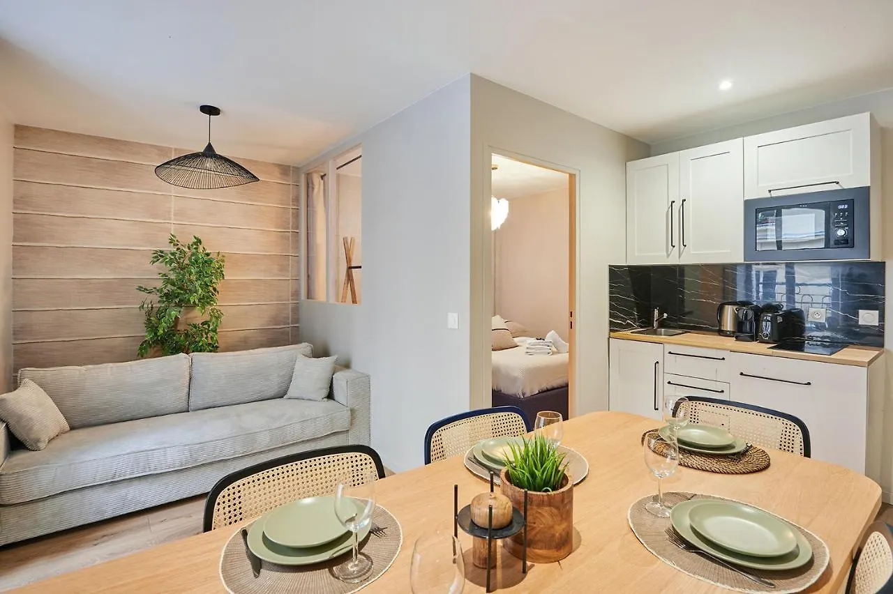 Apartment Centrer Of Paris By Studio Prestige