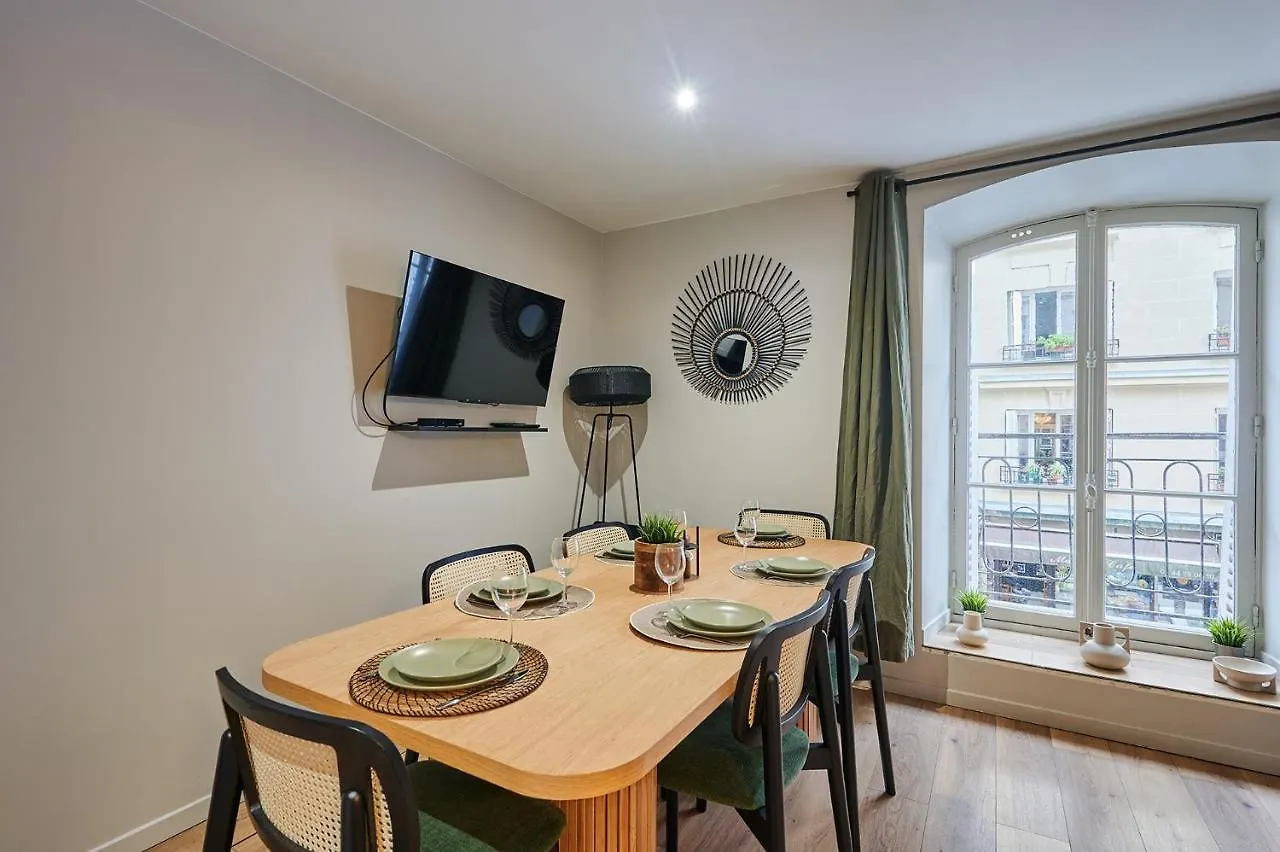 Apartment Centrer Of Paris By Studio Prestige