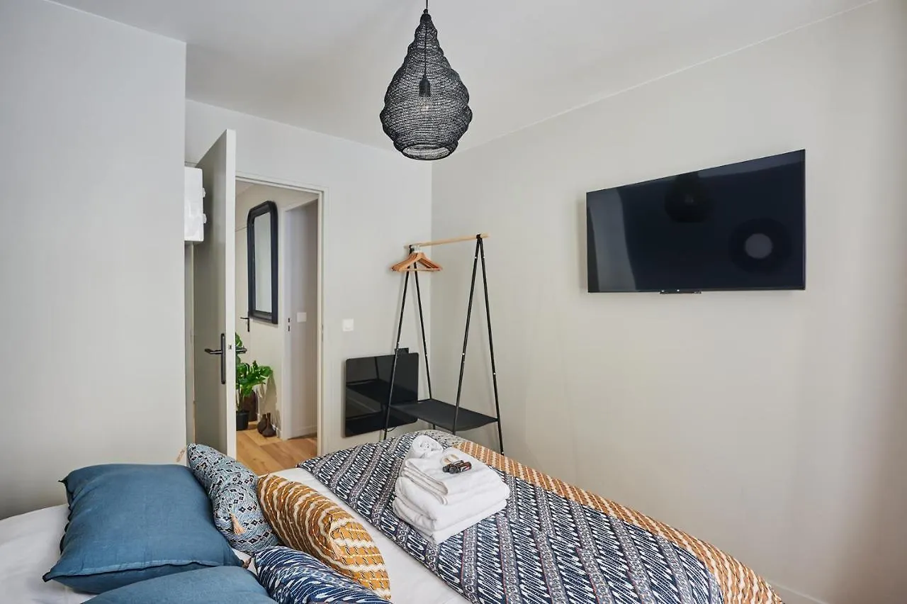 Apartment Centrer Of Paris By Studio Prestige