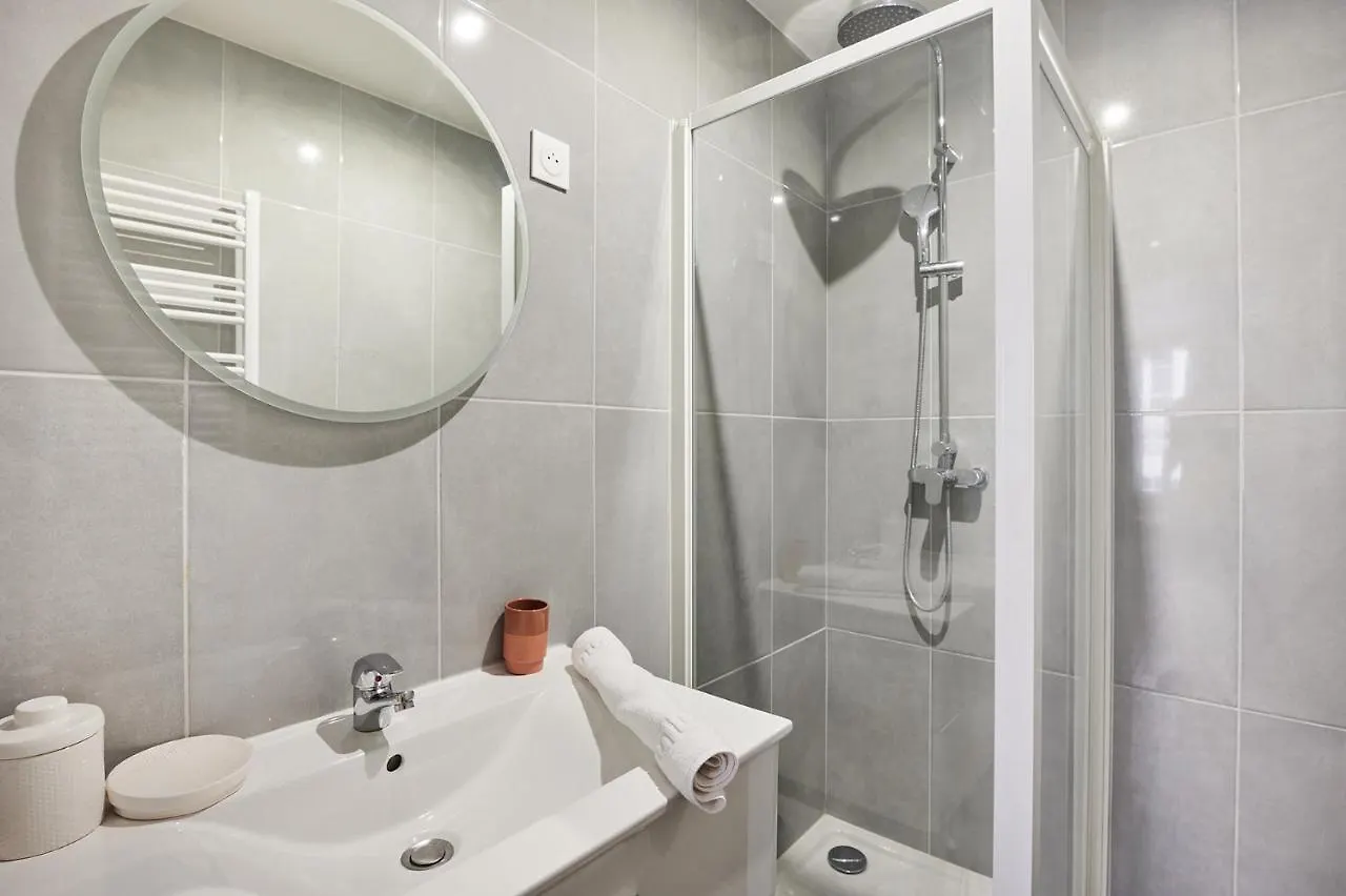 Apartment Centrer Of Paris By Studio Prestige