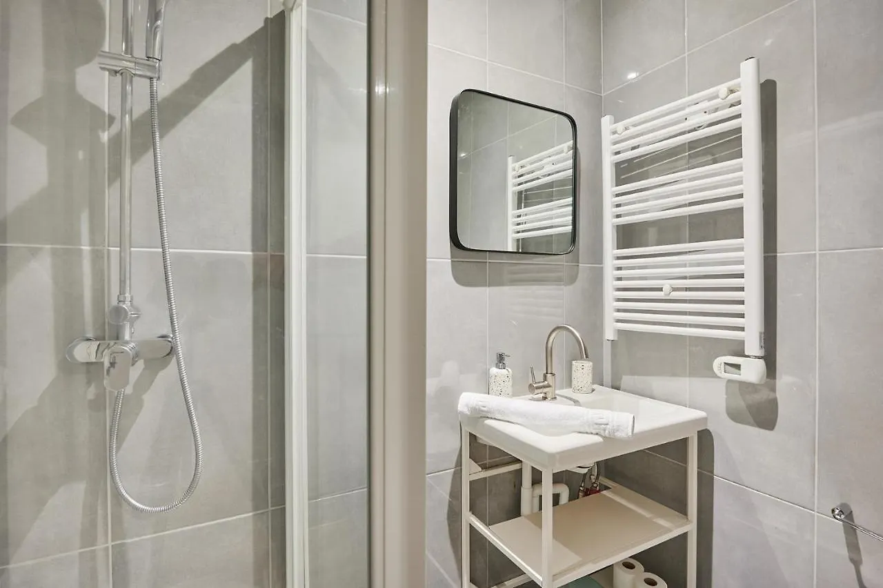 Apartment Centrer Of Paris By Studio Prestige